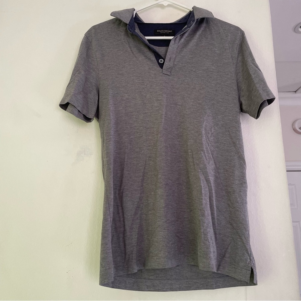 Banana Republic gray collared cotton silk blend short sleeve polo shirt